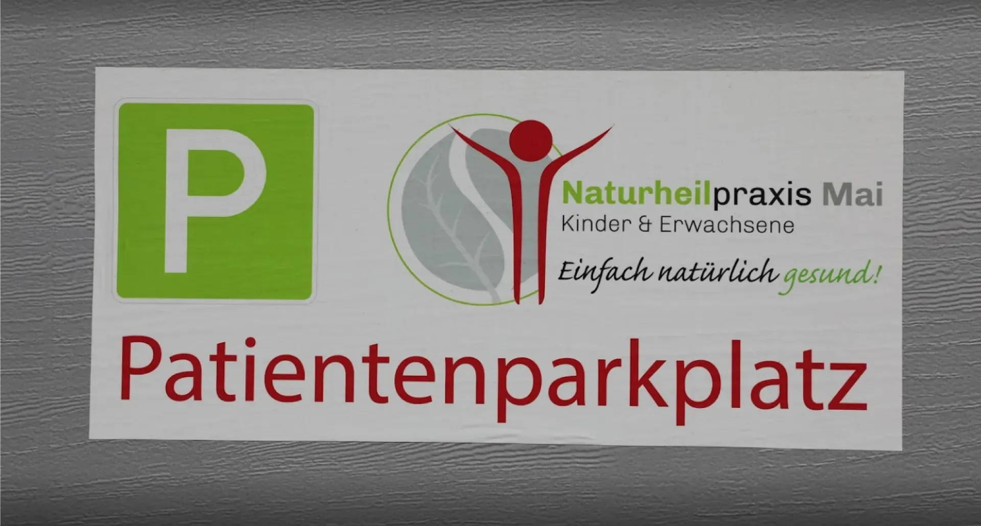 Patienten-Parkplätze vor der Naturheilpraxis Mai